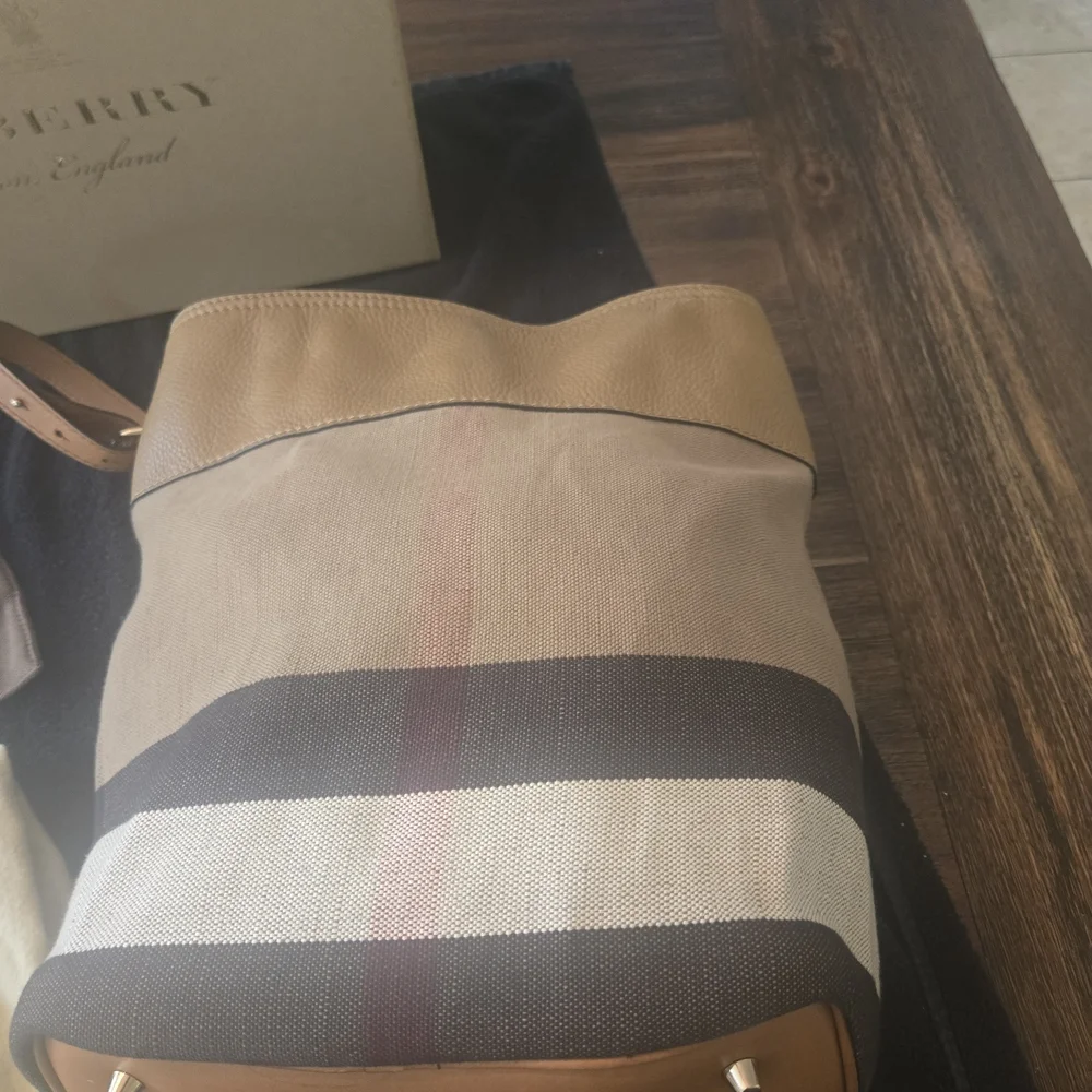 Burberry Ashy Bucket Bag Tassels, Plaid, Leather, Detachable Crossbody Strap EUC